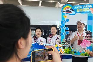 女足国脚徐欢社媒晒照，中国女足抵达澳洲受到华人球迷热情接机